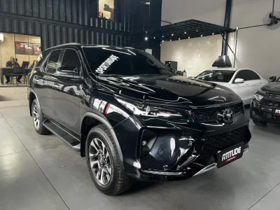 TOYOTA HILUX SW4 2.8 D-4D TURBO DIESEL SRX PLATINUM 7L 4X4 AUTOMÁTICO